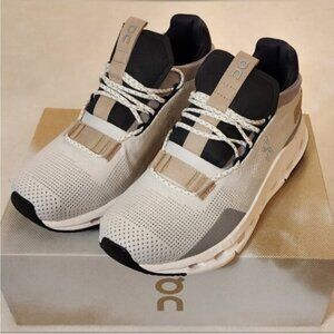 😻ON Running Cloud Cloudnova Women's White Sand Running Sneakers